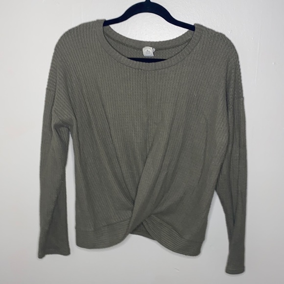 💫Olive green Long sleeved light knitted sweater! - Picture 2 of 7